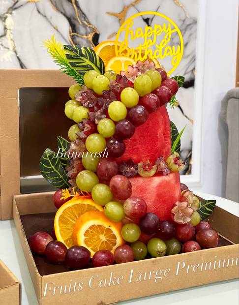 Fruit cake premium dari semangka utuh dengan anggur dan jeruk